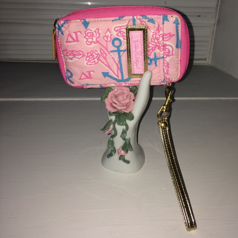 EUC Lilly Pulitzer cell phone/ Id wristlet